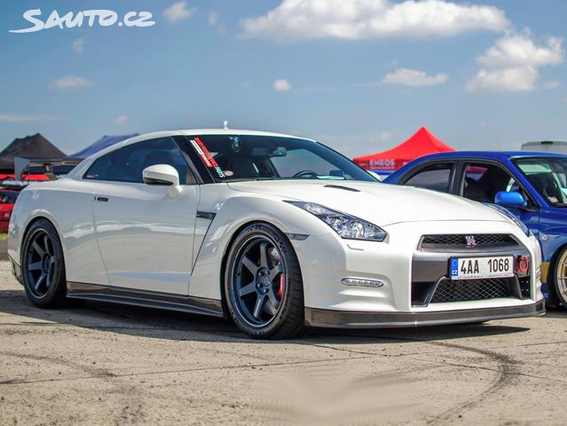Nissan GT-R